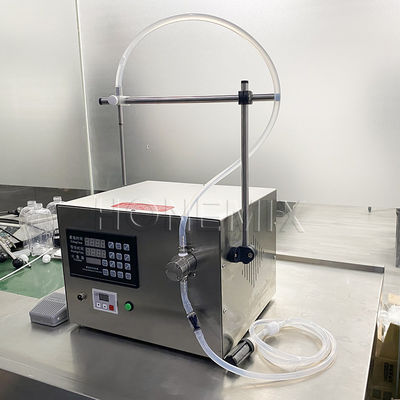 Robuste Bechermaschinen zur Flüssigkeitsfüllung aus Edelstahl Halbautomatische