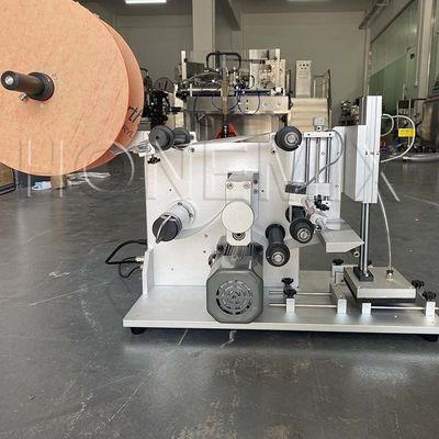 Halbautomatische Aufkleber-Kennzeichnungsmaschine 100W Flachflaschen-Kennzeichnungs-Applikator