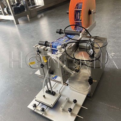 Halbautomatische Aufkleber-Kennzeichnungsmaschine 100W Flachflaschen-Kennzeichnungs-Applikator