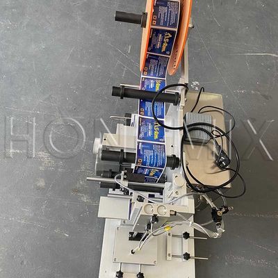 Halbautomatische Aufkleber-Kennzeichnungsmaschine 100W Flachflaschen-Kennzeichnungs-Applikator