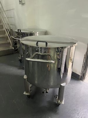 Sanitäre RO-Wasseraufbereitungsanlage Tank Edelstahl Halböffentaktenlager