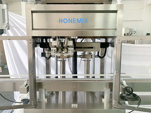 Automatische Schraubmaschine für die Befüllung von Kosmetikcreme